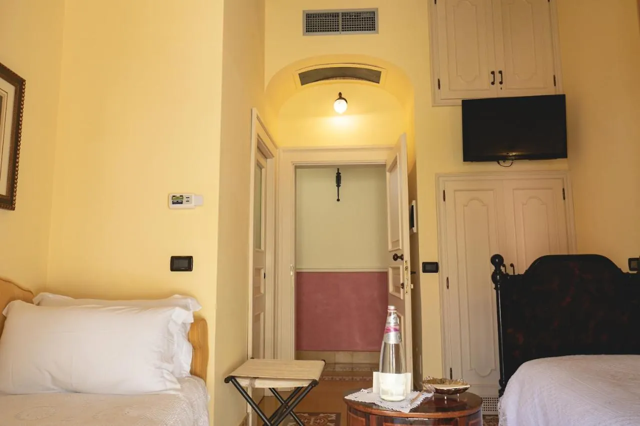 مبيت وإفطار تاورمينا Casa Turchetti 3*,