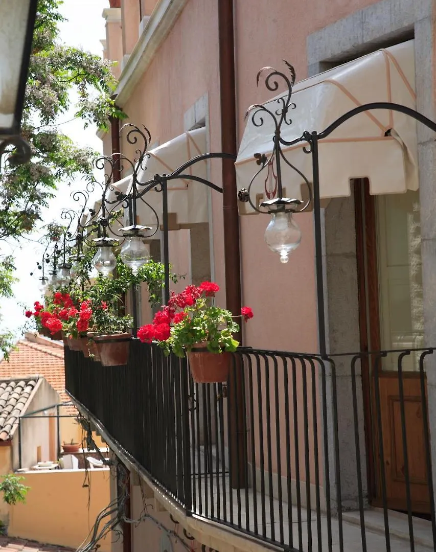 مبيت وإفطار تاورمينا Casa Turchetti